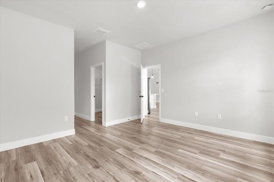 Spacious, unfurnished interior of a new home in , Ocala (Image 29).