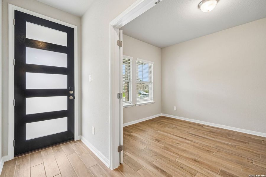 Spacious, unfurnished interior of a new home in Royal Crest, San Antonio (Image 30).