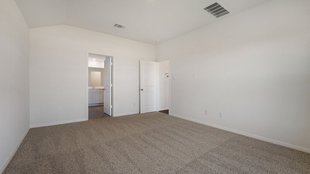 Spacious, unfurnished interior of a new home in Southgrove, Kyle (Image 13).