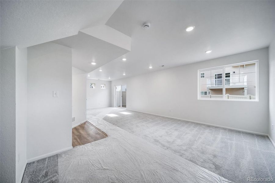 Spacious, unfurnished interior of a new home in Erie Highlands, Erie (Image 27).