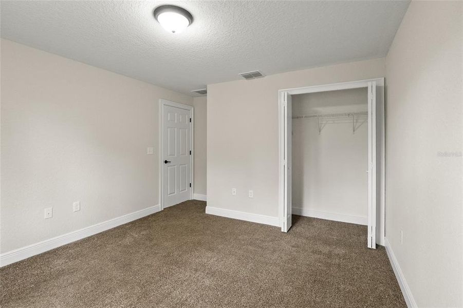 Spacious, unfurnished interior of a new home in Marion Oaks, Ocala (Image 9).
