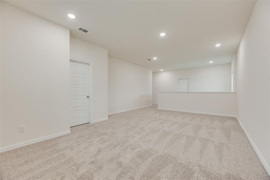 Spacious, unfurnished interior of a new home in Villages of Hurricane Creek, Anna (Image 13).