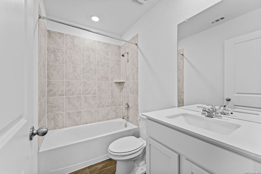 Furnished interior view inside a new home in Avenida, Converse (Image 6).