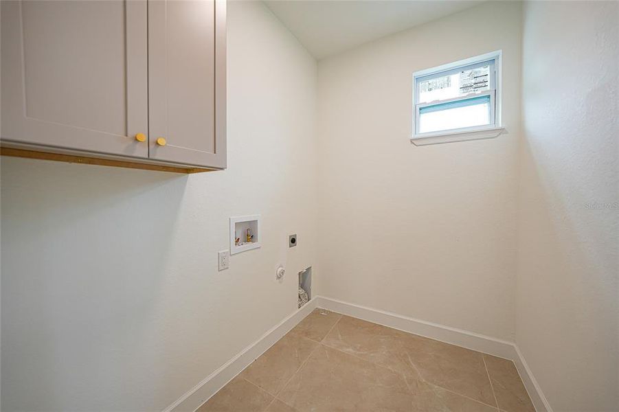 Spacious, unfurnished interior of a new home in , Port Charlotte (Image 43).