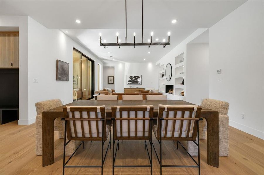 Furnished interior view inside a new home in , Farmers Branch (Image 16).