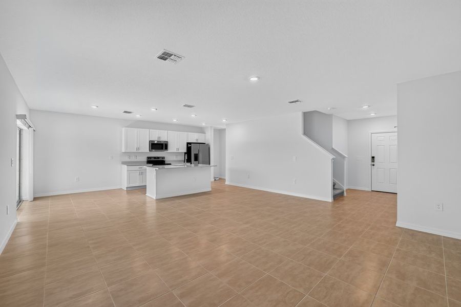 Spacious, unfurnished interior of a new home in Palm Wind, Hudson (Image 12).