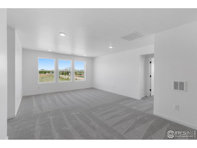 Spacious, unfurnished interior of a new home in Granary, Johnstown (Image 19).