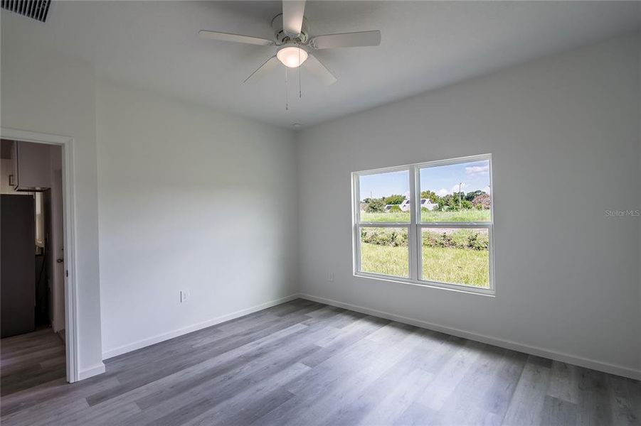 Spacious, unfurnished interior of a new home in , Orlando (Image 24).