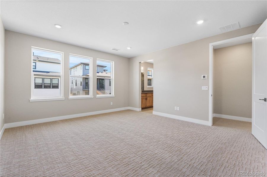 Spacious, unfurnished interior of a new home in Legends at Lyric, Lone Tree (Image 23).