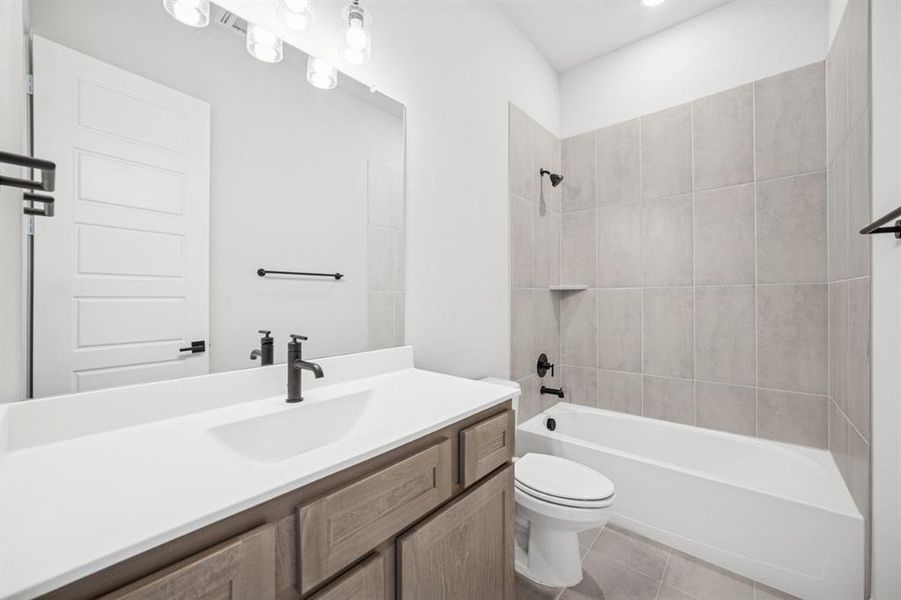 Furnished interior view inside a new home in Monterra - Classics, Fate (Image 12).