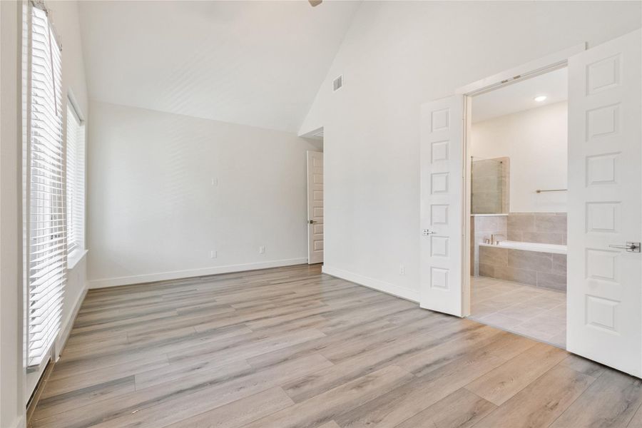 Spacious, unfurnished interior of a new home in Shady Acres, Houston (Image 19). Spacious, unfurnished interior of a new home in Shady Acres, Houston (Image 19).