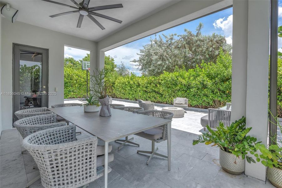 Furnished interior view inside a new home in , Miramar (Image 9).