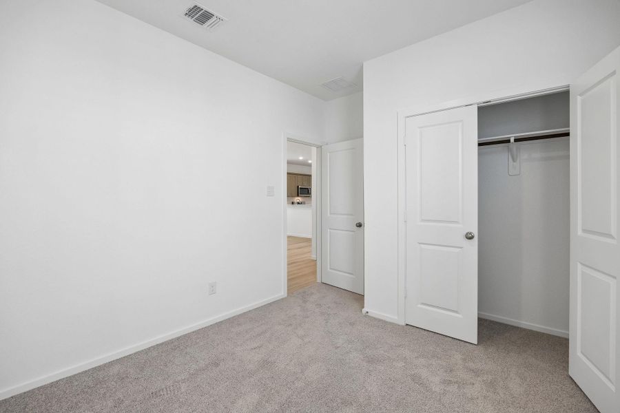 Spacious, unfurnished interior of a new home in Stokesbury, Waller (Image 26).