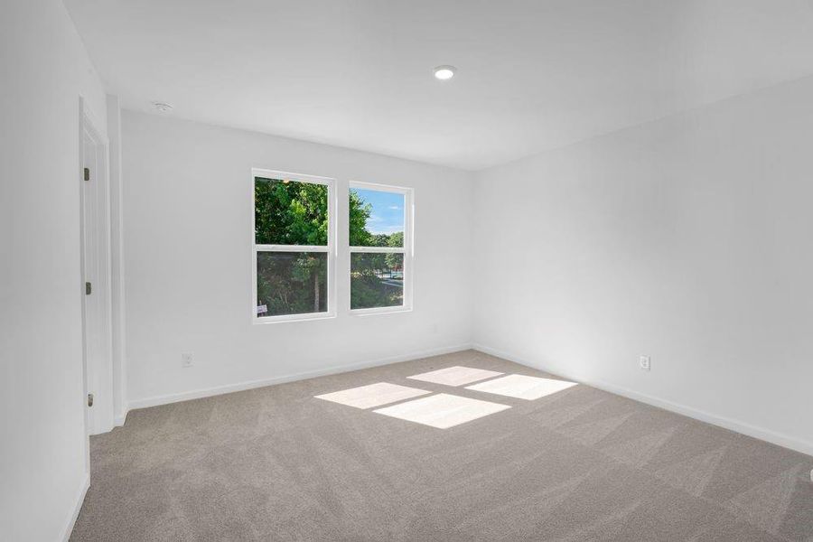 Spacious, unfurnished interior of a new home in Heritage River, Euharlee (Image 31).