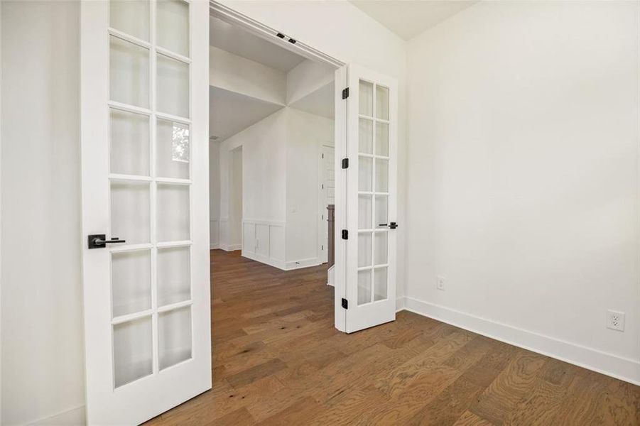 Spacious, unfurnished interior of a new home in Long Hollow Landing, Gainesville (Image 20).