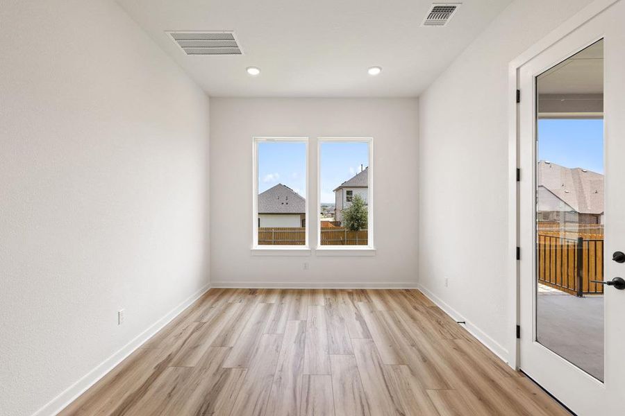 Spacious, unfurnished interior of a new home in Heritage, Dripping Springs (Image 19).