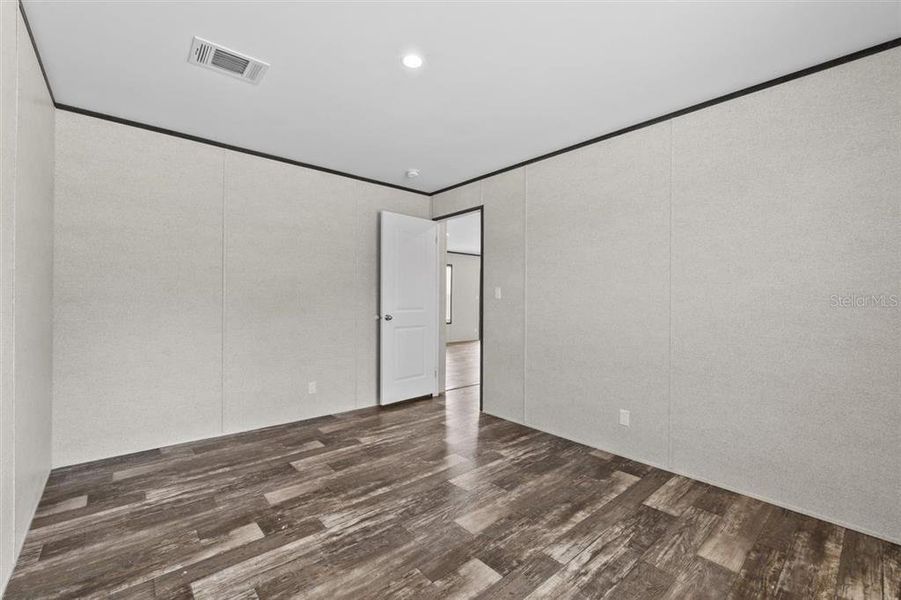 Spacious, unfurnished interior of a new home in , Crystal River (Image 13).