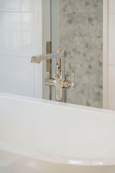 Close-up of interior finishes inside a home in , Ravenel (Image 19).