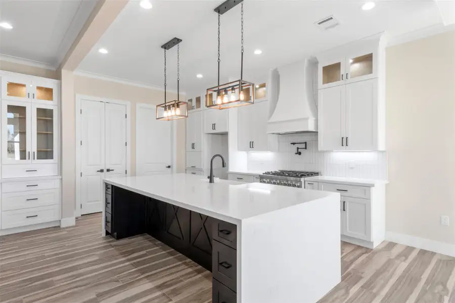 Furnished interior view inside a new home in , Baytown (Image 12).