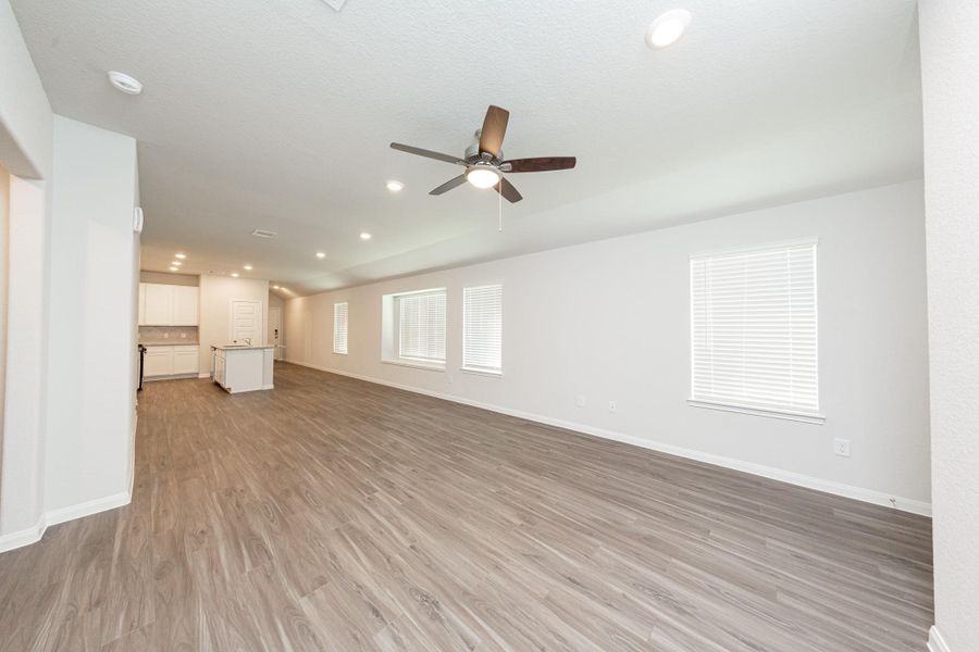 Spacious, unfurnished interior of a new home in River's Edge, Conroe (Image 7). Spacious, unfurnished interior of a new home in River's Edge, Conroe (Image 7).
