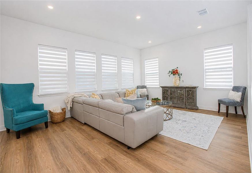 Furnished interior view inside a new home in , Orlando (Image 31).