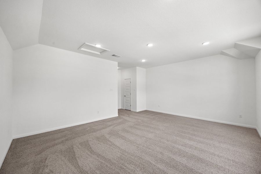 Spacious, unfurnished interior of a new home in Trinity Ranch, Elgin (Image 31).