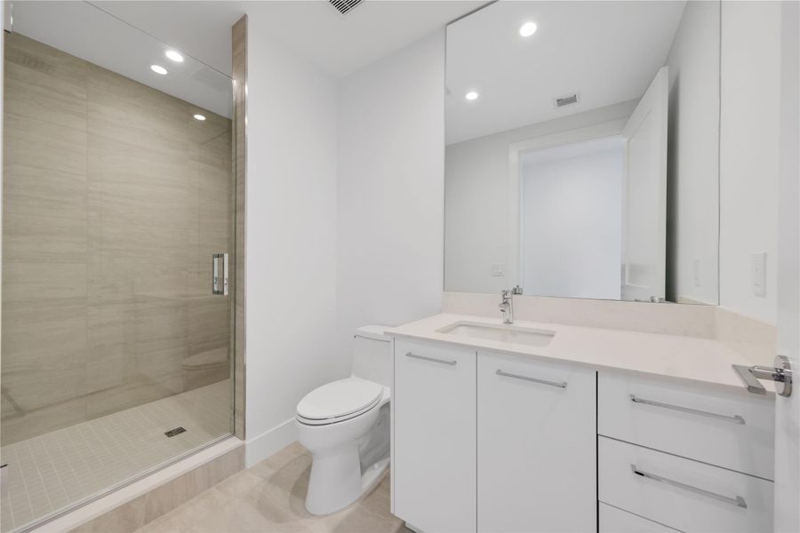 Furnished interior view inside a new home in , Fort Lauderdale (Image 6).