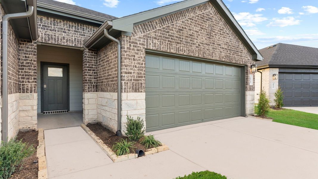 Exterior details and patio area of a home in Tamarron, Fulshear (Image 2).
