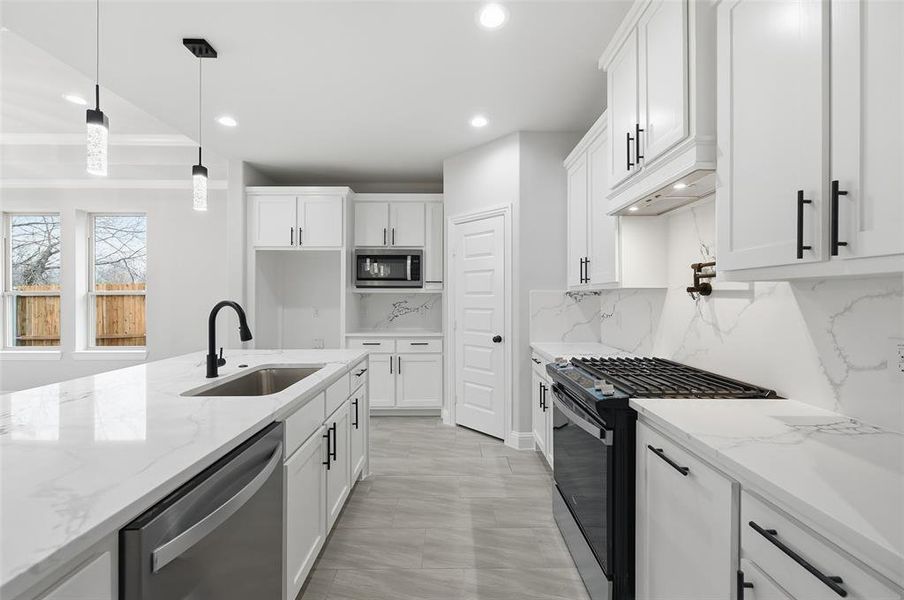 Furnished interior view inside a new home in , Corsicana (Image 6).