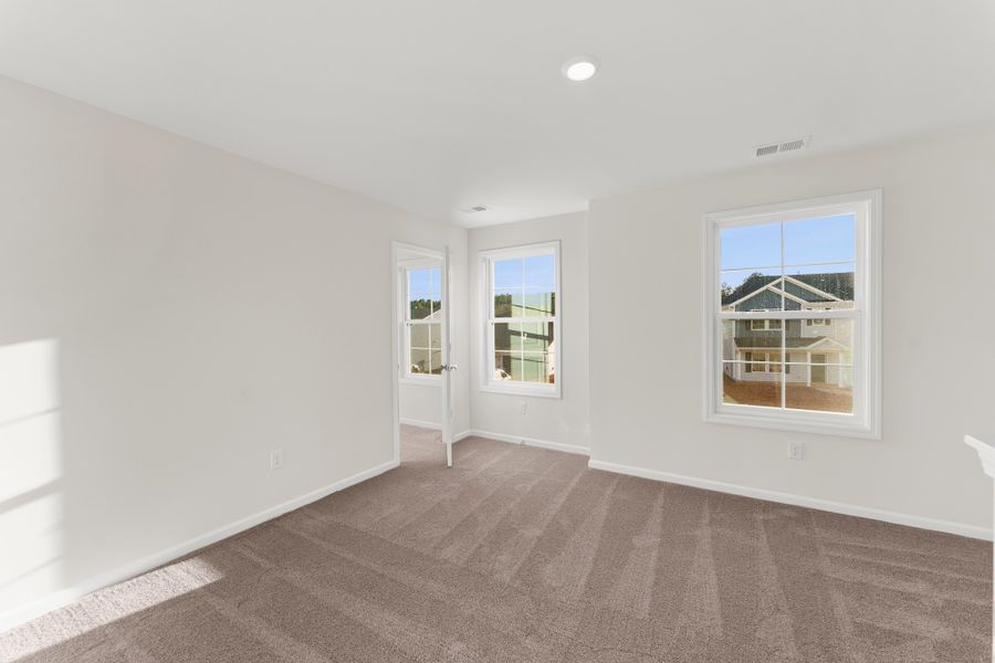 Spacious, unfurnished interior of a new home in Fairview Falls, Chesnee (Image 25).