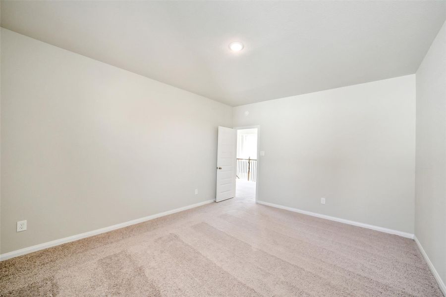 Spacious, unfurnished interior of a new home in Anderson Lake, Houston (Image 33).