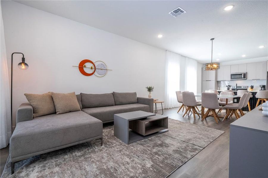 Furnished interior view inside a new home in , Kissimmee (Image 26).