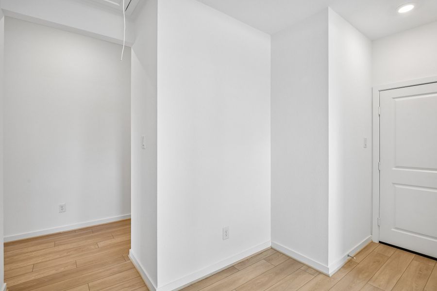 Spacious, unfurnished interior of a new home in Raburn Reserve 50s, Tomball (Image 35).