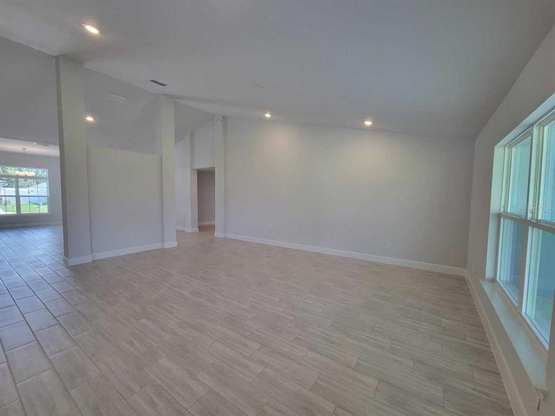 Spacious, unfurnished interior of a new home in , Ocala (Image 22).