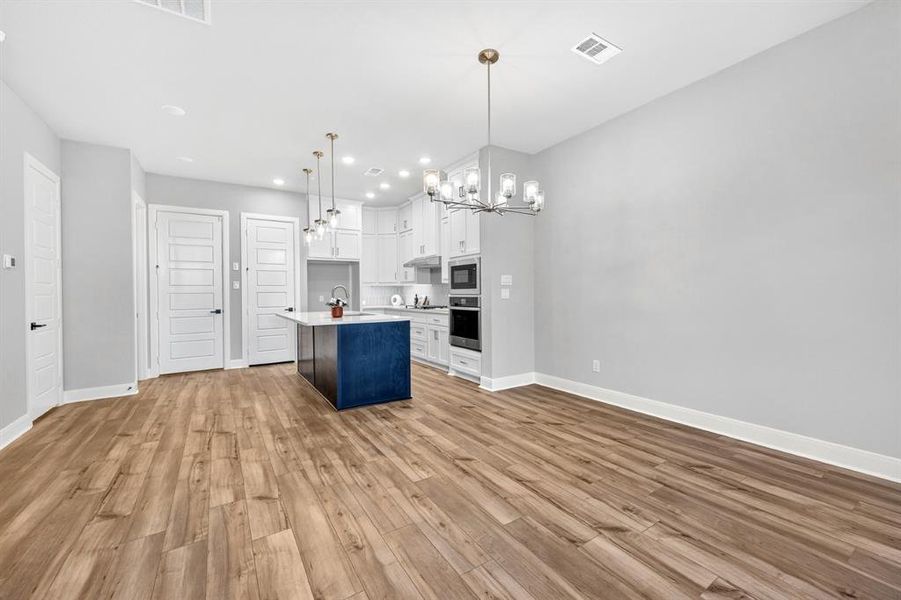 Spacious, unfurnished interior of a new home in Hillside at Las Colinas, Irving (Image 35).