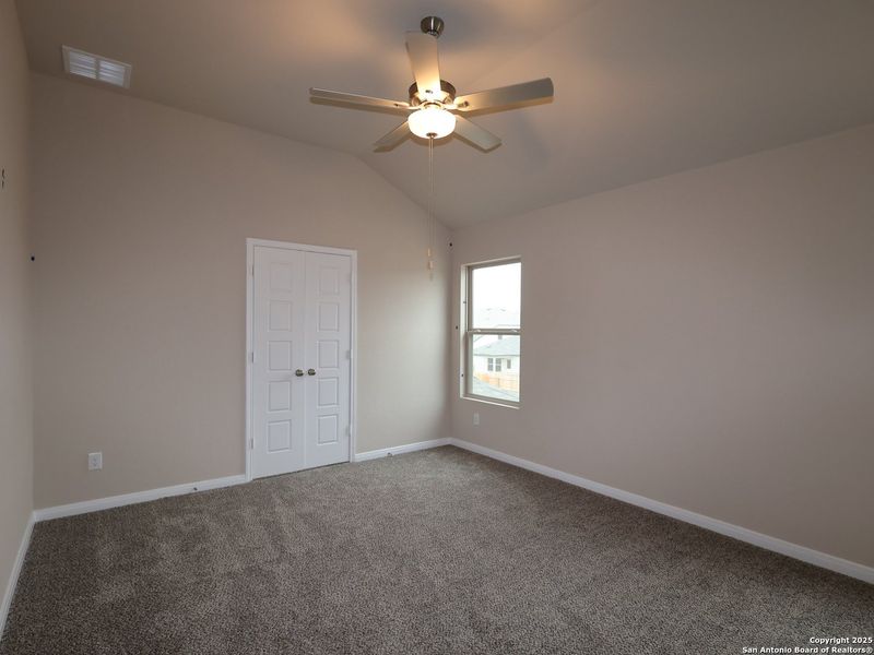Spacious, unfurnished interior of a new home in Winding Brook, San Antonio (Image 11).