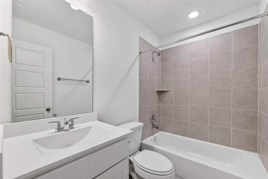 Furnished interior view inside a new home in Rollingbrook Estates, Baytown (Image 10).