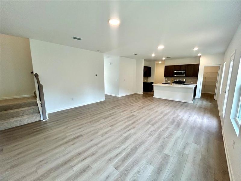 Spacious, unfurnished interior of a new home in The Pointe at Heron Bay, Locust Grove (Image 25).
