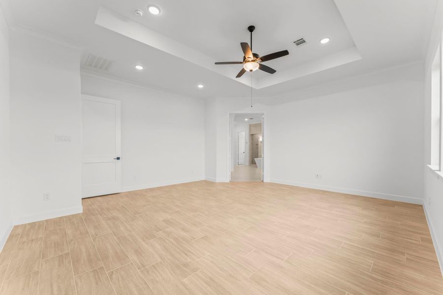 Spacious, unfurnished interior of a new home in , Tomball (Image 39).