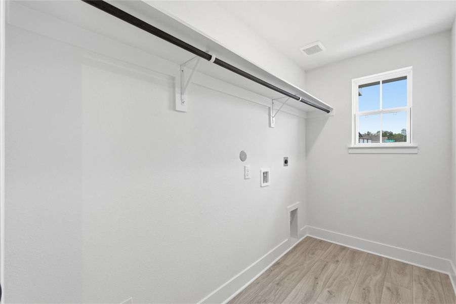 Spacious, unfurnished interior of a new home in Grand Oaks Reserve, Cleveland (Image 14).