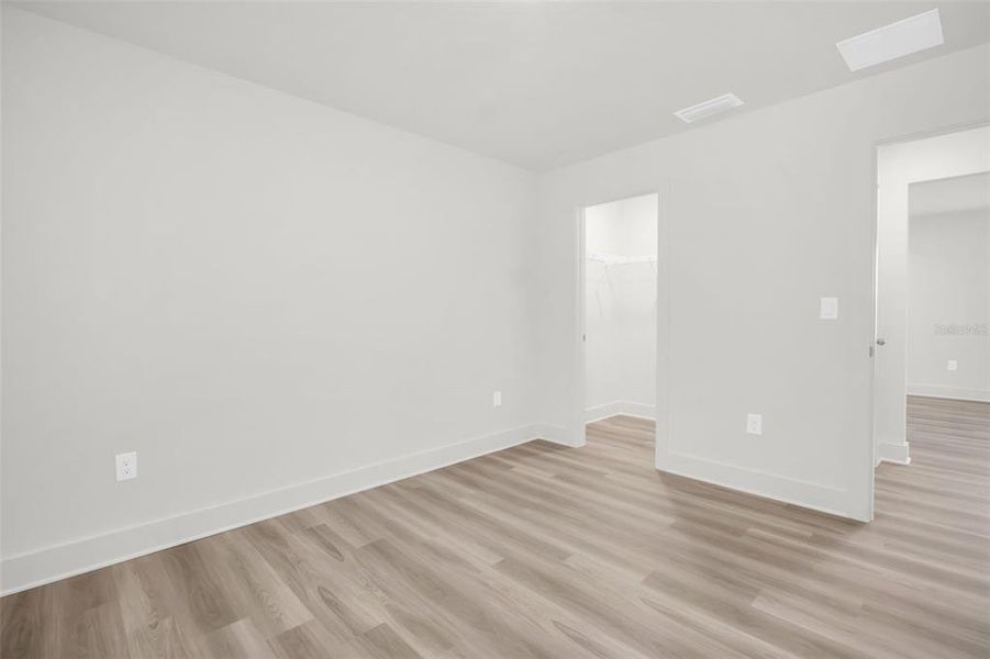 Spacious, unfurnished interior of a new home in Emerald Fields, Hudson (Image 27).