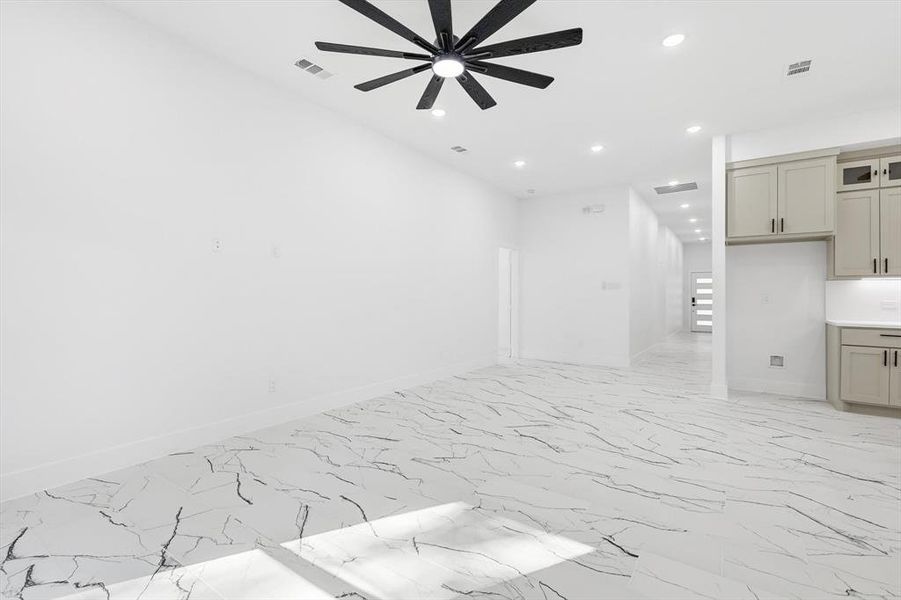 Spacious, unfurnished interior of a new home in , Gun Barrel City (Image 17).