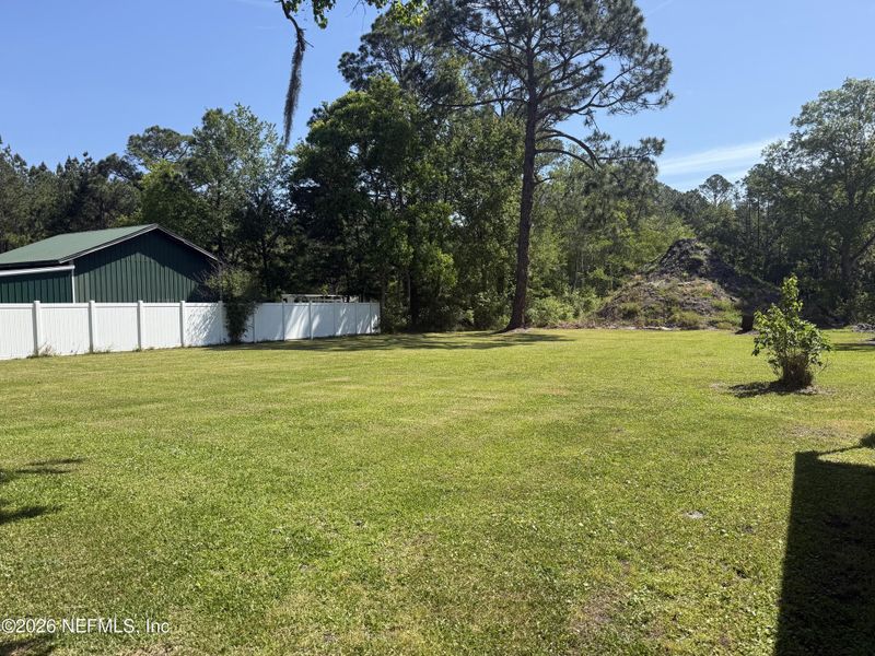 Exterior details and patio area of a home in , Callahan (Image 15).