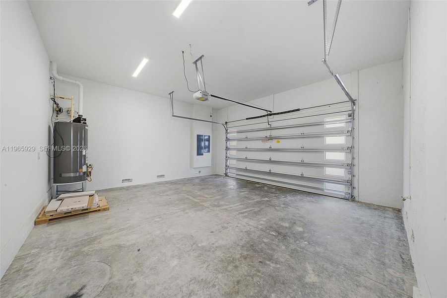 Spacious, unfurnished interior of a new home in , Hollywood (Image 87).