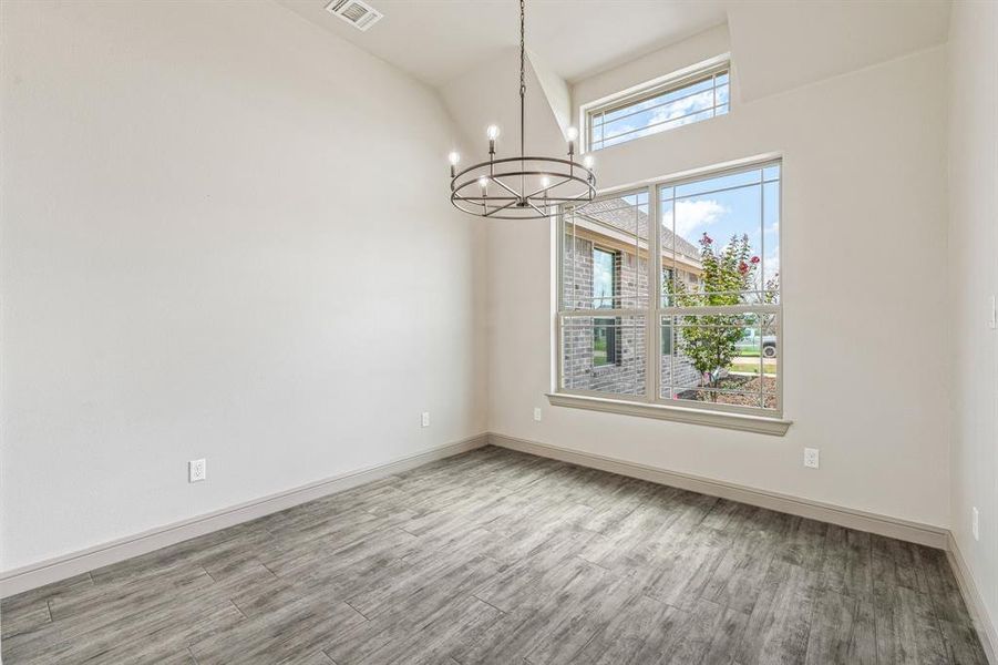 Spacious, unfurnished interior of a new home in Pecan Plantation, Granbury (Image 30).