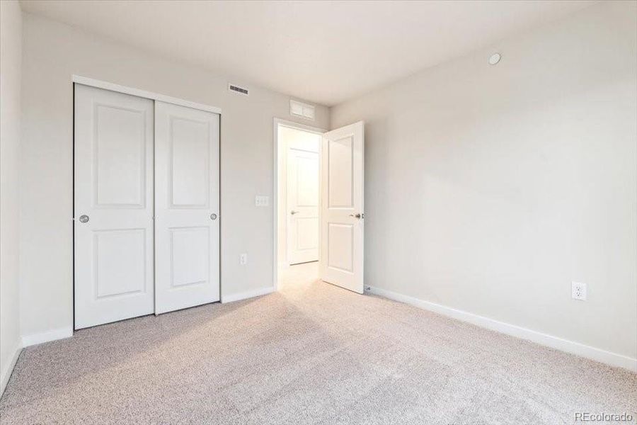 Spacious, unfurnished interior of a new home in Legato, Commerce City (Image 10).