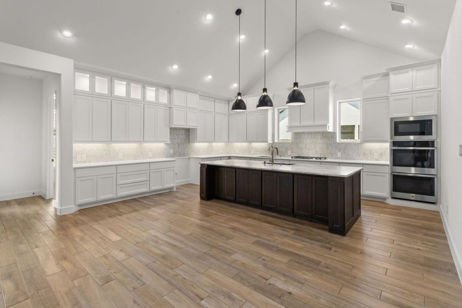 Furnished interior view inside a new home in Riceland 70', Mont Belvieu (Image 26).