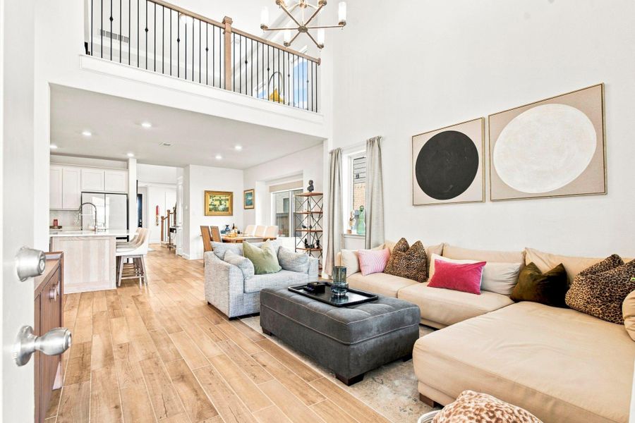 Furnished interior view inside a new home in Sienna 40', Missouri City (Image 35).