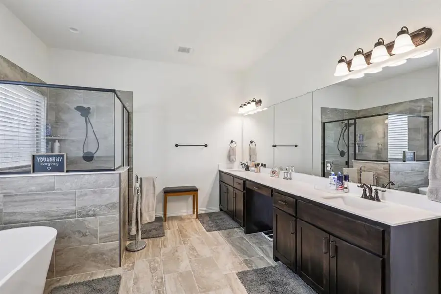 Furnished interior view inside a new home in , Waxahachie (Image 29).