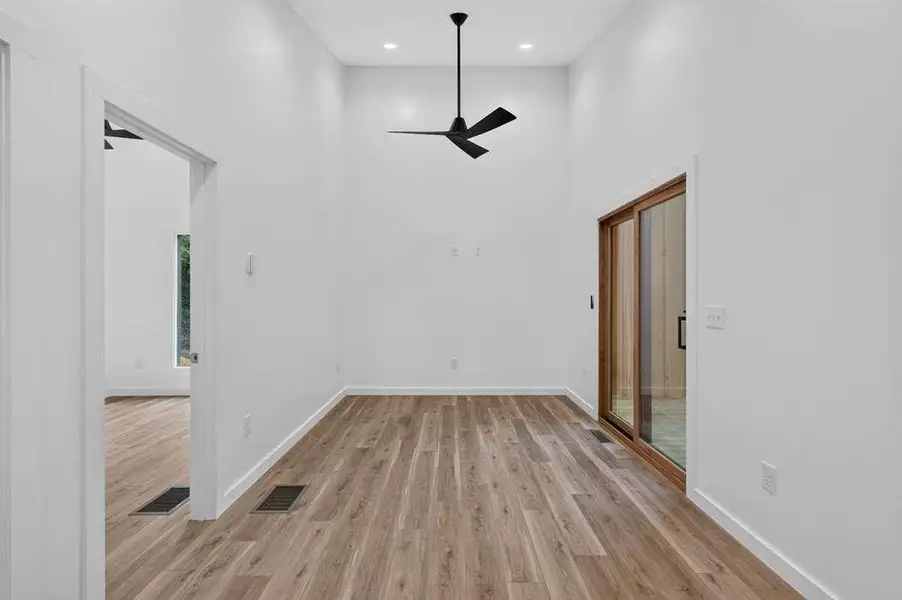 Spacious, unfurnished interior of a new home in , Blue Ridge (Image 15).